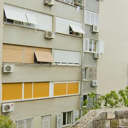 Apartment Tennis